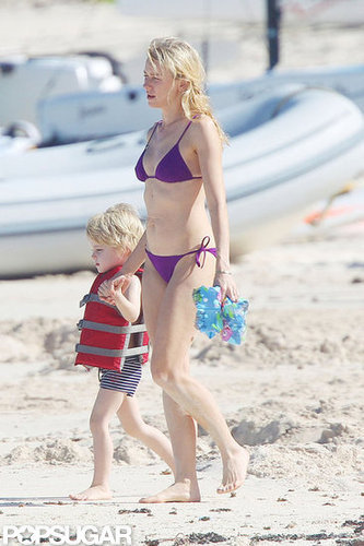 Naomi Splashes Around in a Bikini With Shirtless Liev Schreiber & Sons Naomi Splashes Around in a Bikini With Shirtless Liev Schreiber & Sons