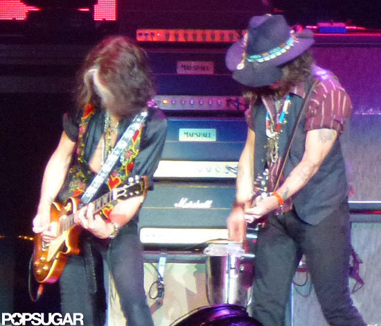 Johnny Depp got on stage at the Aerosmith concert in LA.
Johnny Depp got on stage at the Aerosmith concert in LA.