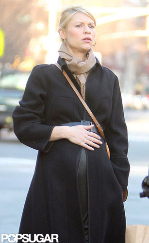 Claire Danes carried a purse across her shoulder.
Claire Danes carried a purse across her shoulder.
