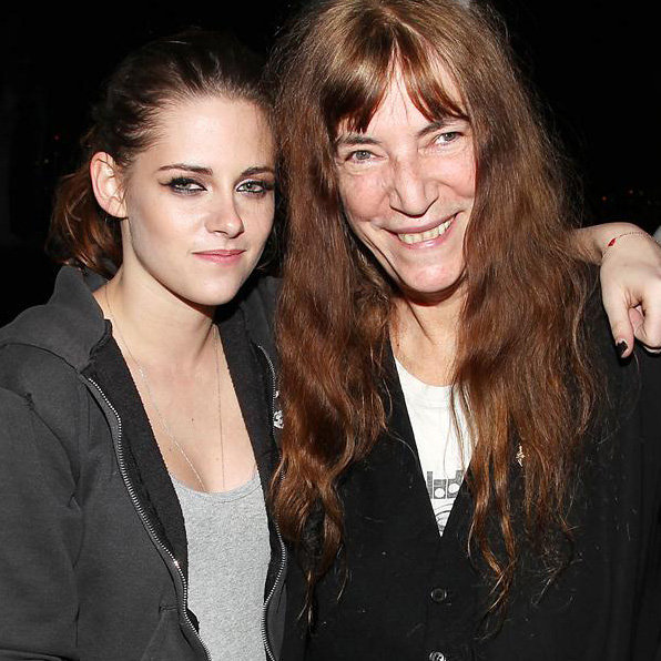 Kristen Stewart Wears a T-Shirt to the Airport | Pictures Kristen Stewart Wears a T-Shirt to the Airport | Pictures