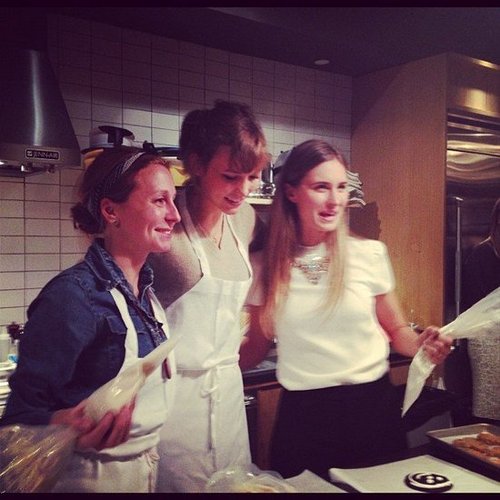 Lauren Bush and Karlie Kloss got ready to frost some cookies at the FEED event.
Lauren Bush and Karlie Kloss got ready to frost some cookies at the FEED event.