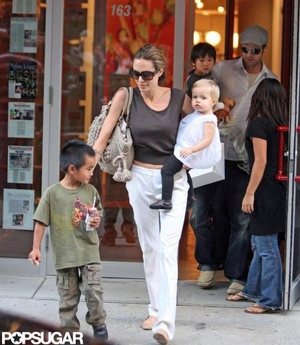 In September 2007, Angelina Jolie shopped in NYC with Maddox and Shiloh. Brad Pitt and Pax followed behind.
In September 2007, Angelina Jolie shopped in NYC with Maddox and Shiloh. Brad Pitt and Pax followed behind.