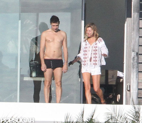 Jamie Hince hung out with Kate Moss.
Jamie Hince hung out with Kate Moss.