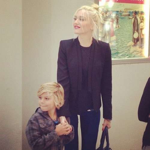 Gwen Stefani held hands with her oldest son, Kingston Rossdale, at the Milk and Bookies event, while Zuma was too shy to walk the carpet with them.
Gwen Stefani held hands with her oldest son, Kingston Rossdale, at the Milk and Bookies event, while Zuma was too shy to walk the carpet with them.