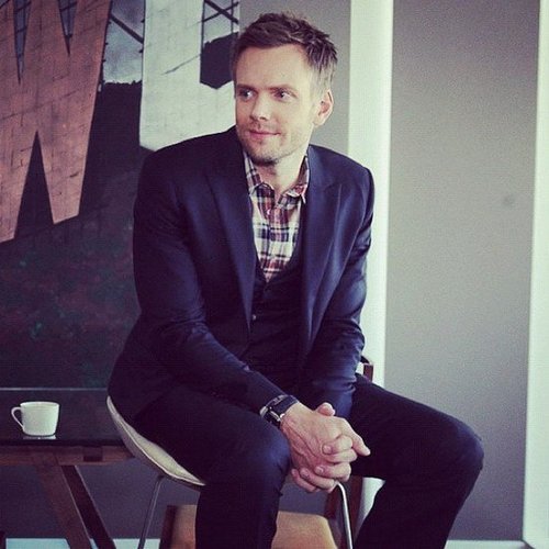 Joel McHale had us cracking up during a September lunch date.
Joel McHale had us cracking up during a September lunch date.