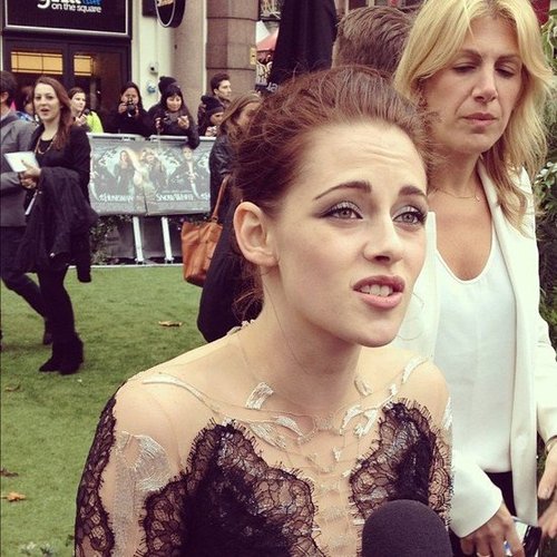 We caught Kristen Stewart midsentence at her London premiere of Snow White and the Huntsman.
We caught Kristen Stewart midsentence at her London premiere of Snow White and the Huntsman.