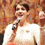 Get Anne Hathaway's Festive (and Cool) Outfit Pairing Get Anne Hathaway's Festive (and Cool) Outfit Pairing