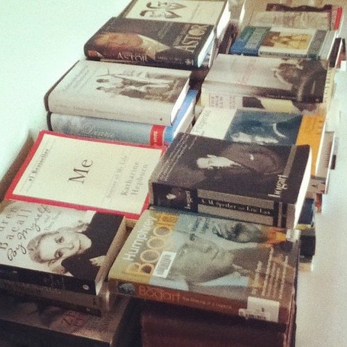 "Got books," asked rosemarylavon showing off her collection.
"Got books," asked rosemarylavon showing off her collection.