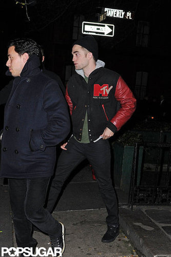 Robert Pattinson met up with friends in NYC.
Robert Pattinson met up with friends in NYC.
