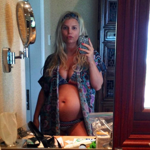 Jessica Simpson showed off her second baby belly with a selfie portrait while vacationing in Hawaii over Christmas.
Source: Twitter user JessicaSimpson
Jessica Simpson showed off her second baby belly with a selfie portrait while vacationing in Hawaii over Christmas.
Source: Twitter user JessicaSimpson