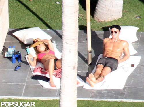 Bikini-Clad Jennifer Aniston Sunbathes in Cabo With Shirtless Justin on Christmas Eve! Bikini-Clad Jennifer Aniston Sunbathes in Cabo With Shirtless Justin on Christmas Eve!