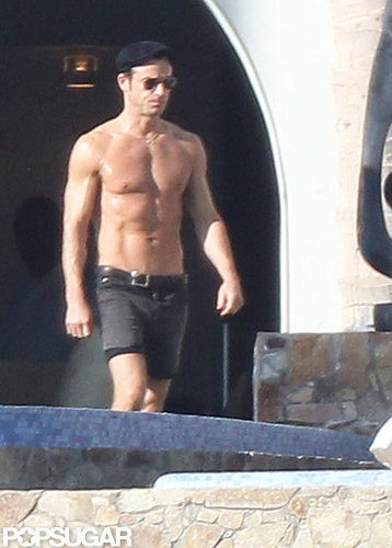 Bikini-Clad Jennifer Aniston Sunbathes in Cabo With Shirtless Justin on Christmas Eve! Bikini-Clad Jennifer Aniston Sunbathes in Cabo With Shirtless Justin on Christmas Eve!