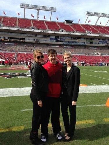Kate Upton attended a Tampa Bay Buccaneers game with her family.
Source: Twitter user KateUpton
Kate Upton attended a Tampa Bay Buccaneers game with her family.
Source: Twitter user KateUpton