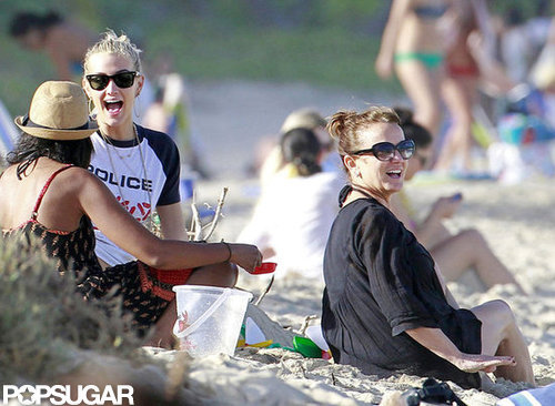 Pregnant Jessica Simpson Wears a Bikini as Ashlee and Bronx Hit the Beach Pregnant Jessica Simpson Wears a Bikini as Ashlee and Bronx Hit the Beach