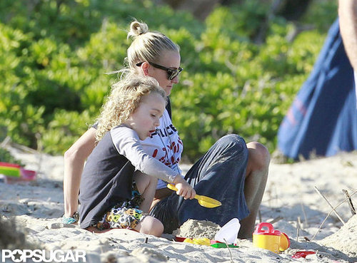 Ashlee Simpson and her son Bronx Wentz played on the beach in Hawaii.
Ashlee Simpson and her son Bronx Wentz played on the beach in Hawaii.