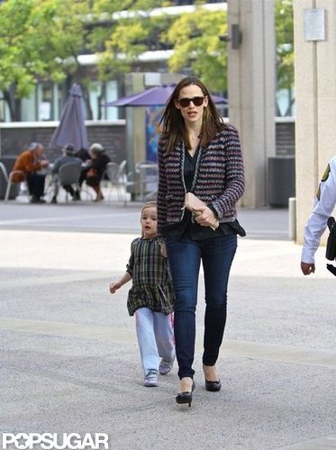 Jennifer Garner wore a sweater and sunglasses to take Seraphina to a show.
Jennifer Garner wore a sweater and sunglasses to take Seraphina to a show.