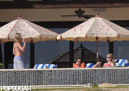Jennifer Aniston Kisses Justin Poolside During a Bikini-Filled NYE Jennifer Aniston Kisses Justin Poolside During a Bikini-Filled NYE