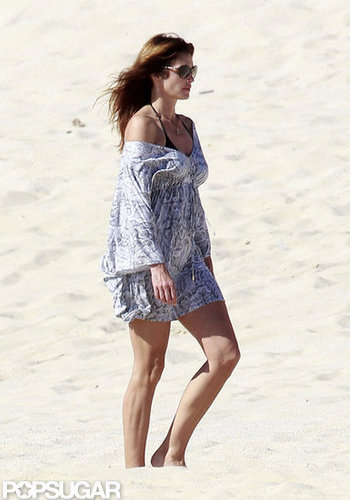 Cindy Crawford Covers Up For a Relaxing Beach Stroll Cindy Crawford Covers Up For a Relaxing Beach Stroll
