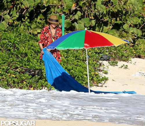 Olivia Palermo fixed her towel.
Olivia Palermo fixed her towel.
