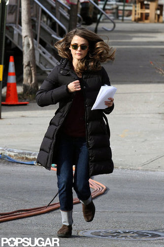 Keri Russell hurried to set.
Keri Russell hurried to set.