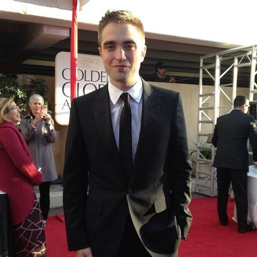 Robert Pattinson hit the red carpet in a Gucci tuxedo.
Source: Instagram user goldenglobes
Robert Pattinson hit the red carpet in a Gucci tuxedo.
Source: Instagram user goldenglobes
