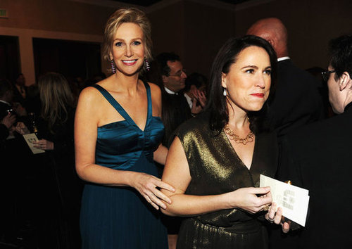 Jane Lynch and Lara Embry shared a candid moment at the Golden Globes.
Jane Lynch and Lara Embry shared a candid moment at the Golden Globes.