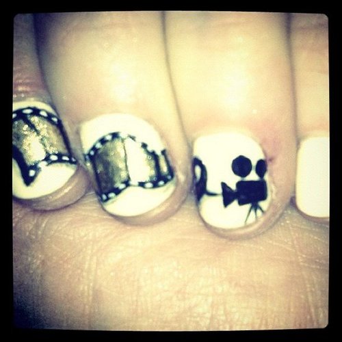 Zooey Deschanel showed off a movie-themed manicure at the Golden Globes.
Source: Instagram user zooeydeschanel
Zooey Deschanel showed off a movie-themed manicure at the Golden Globes.
Source: Instagram user zooeydeschanel