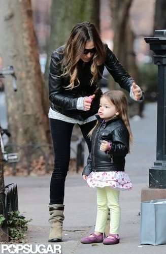 Sarah Jessica Parker stopped to put Tabitha's hair in a ponytail.
Sarah Jessica Parker stopped to put Tabitha's hair in a ponytail.