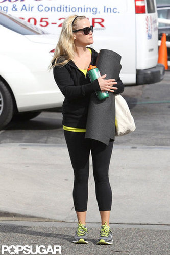 Reese Witherspoon Mixes Gym and Family Time Reese Witherspoon Mixes Gym and Family Time