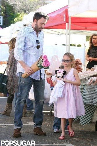 Ben Affleck Picks Up Flowers and Fruit at the Market With His Girls Ben Affleck Picks Up Flowers and Fruit at the Market With His Girls