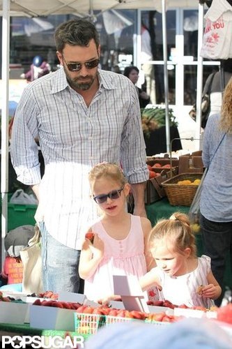 Ben Affleck Picks Up Flowers and Fruit at the Market With His Girls Ben Affleck Picks Up Flowers and Fruit at the Market With His Girls