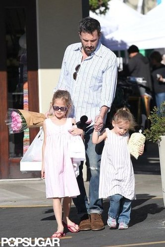 Ben Affleck Picks Up Flowers and Fruit at the Market With His Girls Ben Affleck Picks Up Flowers and Fruit at the Market With His Girls