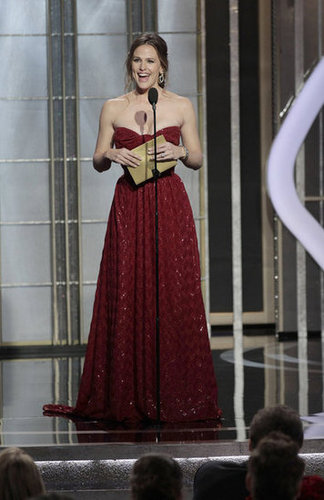 Jennifer Garner thanked George Clooney and Grant Heslov for her husband, Ben Affleck, after he forgot to mention them in his acceptance speech.
Jennifer Garner thanked George Clooney and Grant Heslov for her husband, Ben Affleck, after he forgot to mention them in his acceptance speech.