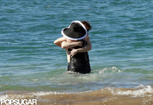Parenthood's Peter Krause Goes Shirtless in a Beach Scene With Monica Potter Parenthood's Peter Krause Goes Shirtless in a Beach Scene With Monica Potter