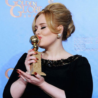 Copy Adele's Pointy Gold Nails at the Golden Globes