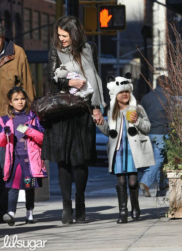 Katie Holmes and her daughter, Suri Cruise, braced themselves for the chilly NYC weather.
Katie Holmes and her daughter, Suri Cruise, braced themselves for the chilly NYC weather.