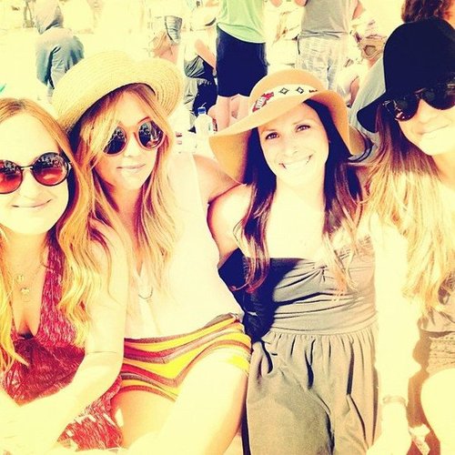 Lauren Conrad and her friends rocked hats during Coachella 2012.
Source: Instagram user laurenconrad
Lauren Conrad and her friends rocked hats during Coachella 2012.
Source: Instagram user laurenconrad