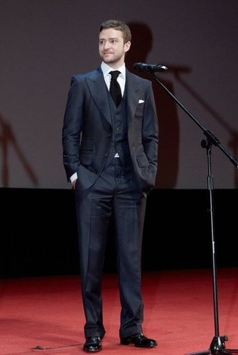 Justin worked a three-piece suit for the Moscow premiere of Friends With Benefits in July 2011.
Justin worked a three-piece suit for the Moscow premiere of Friends With Benefits in July 2011.