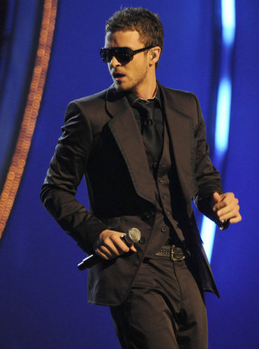 Justin looked sexy on stage in an all-black ensemble (complete with shades) while performing at the Fashion Rocks show in 2008.
Justin looked sexy on stage in an all-black ensemble (complete with shades) while performing at the Fashion Rocks show in 2008.