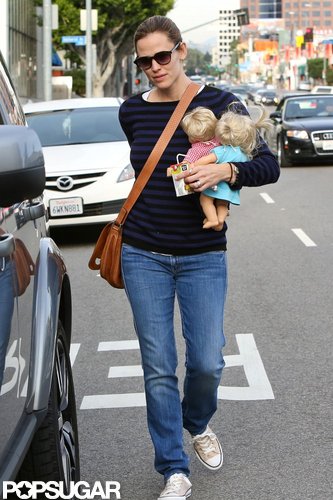 Jennifer Garner and Seraphina Affleck Do Breakfast Then Karate Jennifer Garner and Seraphina Affleck Do Breakfast Then Karate
