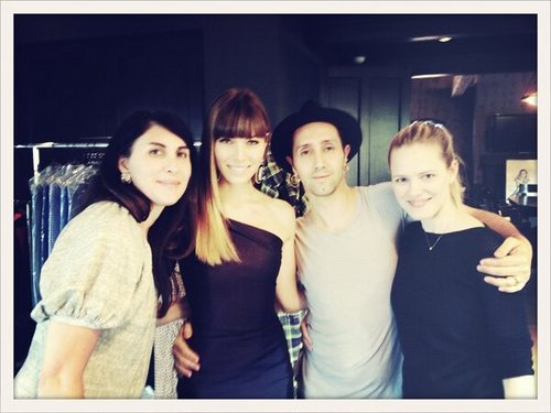 Jessica Biel tweeted a picture of her with her "dream team" before the Grammys.
Source: Twitter user JessicaBiel
Jessica Biel tweeted a picture of her with her "dream team" before the Grammys.
Source: Twitter user JessicaBiel