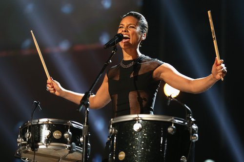 Alicia Keys rocked the crowd with a performance of "Girl on Fire."
Alicia Keys rocked the crowd with a performance of "Girl on Fire."