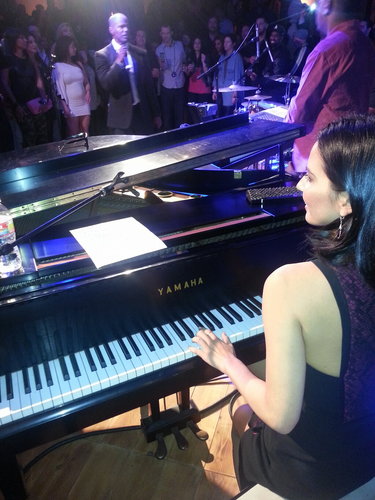 Olivia Munn played the piano while Jamie Foxx sang during a Super Bowl preparty in NOLA.
Source: Twitter user oliviamunn
Olivia Munn played the piano while Jamie Foxx sang during a Super Bowl preparty in NOLA.
Source: Twitter user oliviamunn