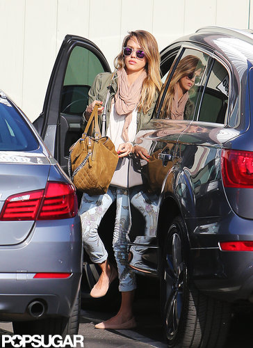 Jessica Alba Makes It to a Mid-Award-Season Meeting Jessica Alba Makes It to a Mid-Award-Season Meeting