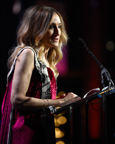 Sarah Jessica Parker Steps Out in Hot Pink to Honor a Friend For amfAR Sarah Jessica Parker Steps Out in Hot Pink to Honor a Friend For amfAR