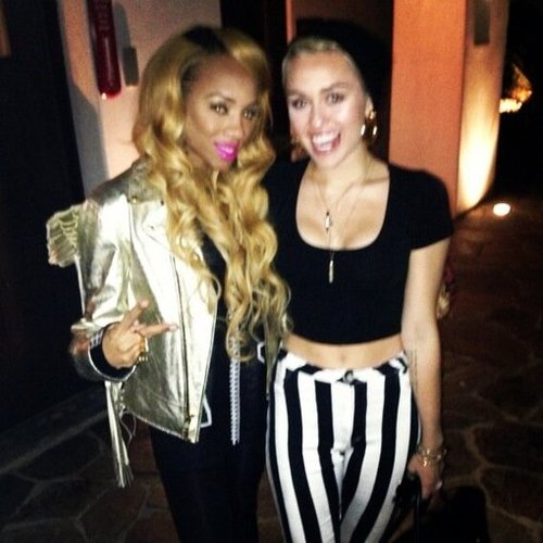 Miley Cyrus hung out with Lil Mama.
Source: Twitter user MileyCyrus
Miley Cyrus hung out with Lil Mama.
Source: Twitter user MileyCyrus