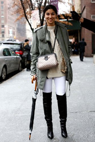Caroline Issa proved just how chic white pants can be in the dead of Winter.
Caroline Issa proved just how chic white pants can be in the dead of Winter.