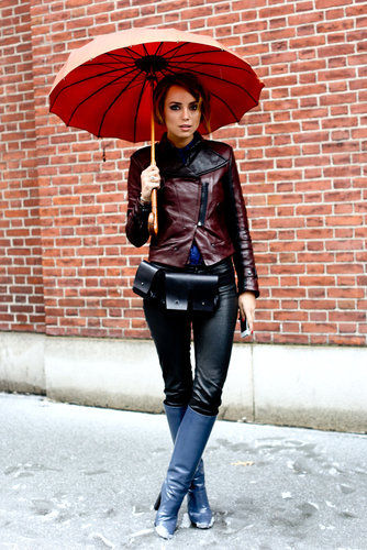 This styler enlisted a parasol and a pair of knee-high boots to battle the blizzard.
This styler enlisted a parasol and a pair of knee-high boots to battle the blizzard.