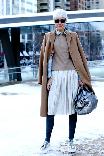 Ladylike met sporty with sweet kicks to finish off her midi skirt.
Ladylike met sporty with sweet kicks to finish off her midi skirt.