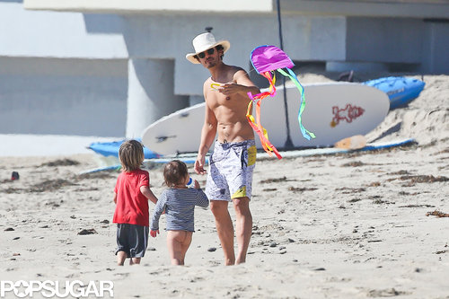 Bikini-Clad Miranda Kerr Hits the Beach With Flynn and Shirtless Orlando! Bikini-Clad Miranda Kerr Hits the Beach With Flynn and Shirtless Orlando!
